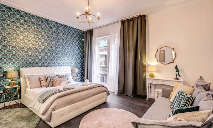 Pisa City Centre Apartment | AwesHome Hanging Gardens - Dafne Suite