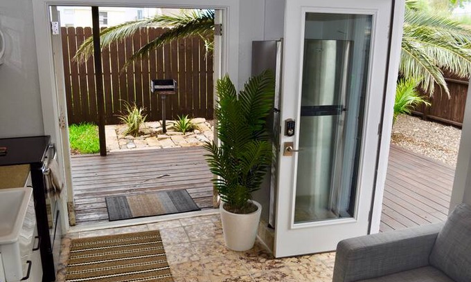 Old Town Cabin | La Perla - private casita in old town Port A