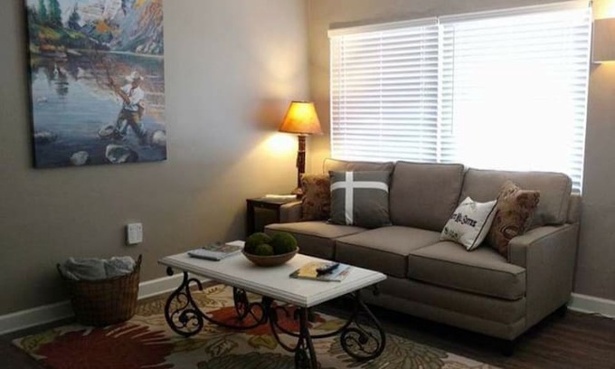 Gate City Apartment | Roberts Mill Suites Small Town Vibes