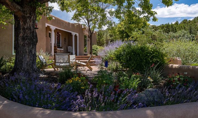 Chupadero House | NEW: Luna Vista (sleeps up to 12)