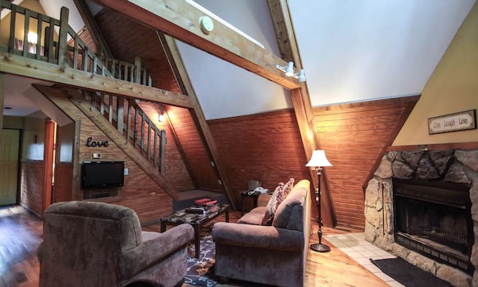 Logan Cabin | A-Frame #17 - Nature Lovers Hideaway - Hocking Hills