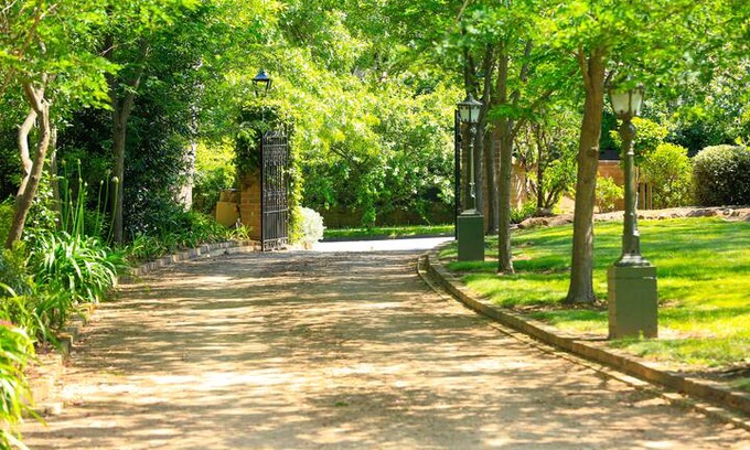 Bowral House | Maywood in The 💗 of Bowral
