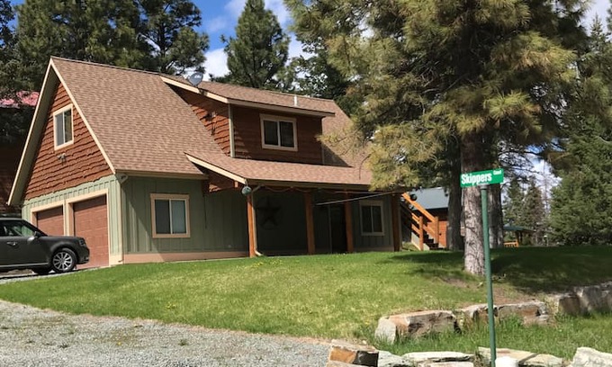 Rexford House | Mariners Haven, Lake Koocanusa cabin & boat slip