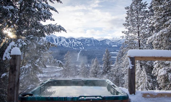Golden Cabin | The Cabins at Edelweiss Creek