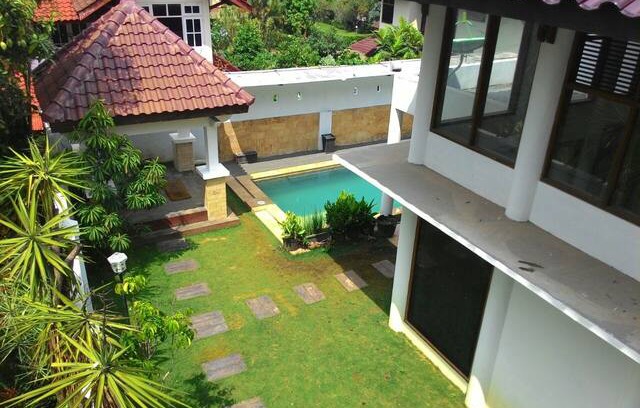 Oro Oro Ombo Villa | Villa club bunga regency B3 BATU