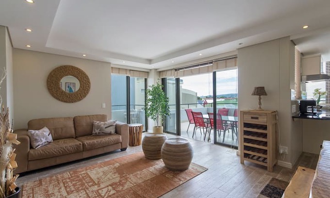 Strand Apartment | On Strand 103, Luxurious 2 Bedroom on Beach Road