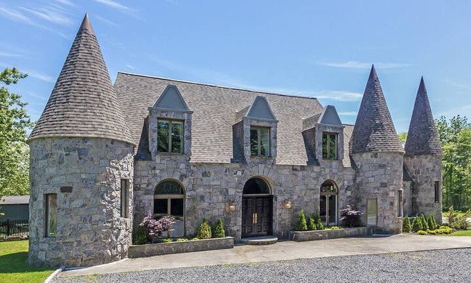 Brookhaven Other | STAY AT THE ROYAL CASTLE
