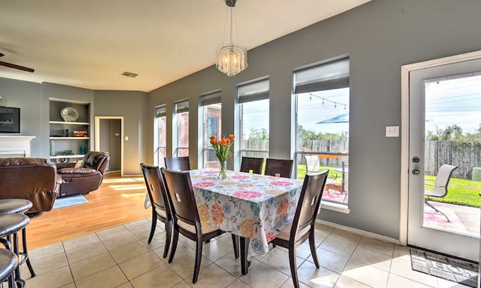 Friendswood House | NEW! Friendswood/Clear Lake Home w/ Pool Access!