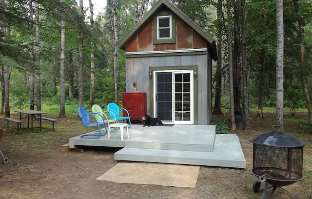 Cotton Cabin | Adorable cabin. Find your true north!