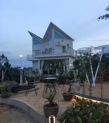 Dak Mil Bed & Breakfast | DakMil Homestay (Cafe Adam & Eva)