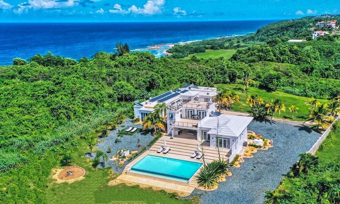 Isabela Villa | Isabela Retreat Over looking Golf Course & Ocean