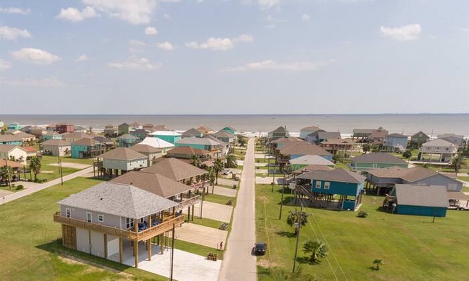 Port Bolivar House | Salt Proof, Dog Friendly, Vacation Home, Crystal Beach Direct Access, Texas