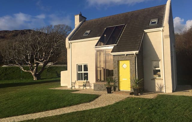 Killybegs Cabin | Beachcombers Cottage - Modern Luxury -WIFI-Netflix
