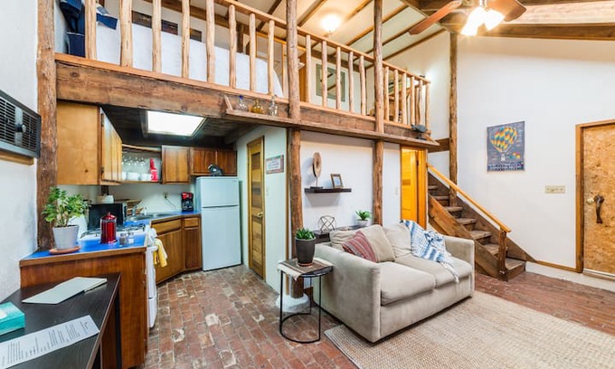 University Heights House | Luna Loft - Cheerful, Airy Casita! Walk to UNM