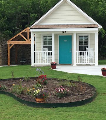 Pawhuska Hotel | Prairie Cottage Queen steps to Pioneer Woman Merc