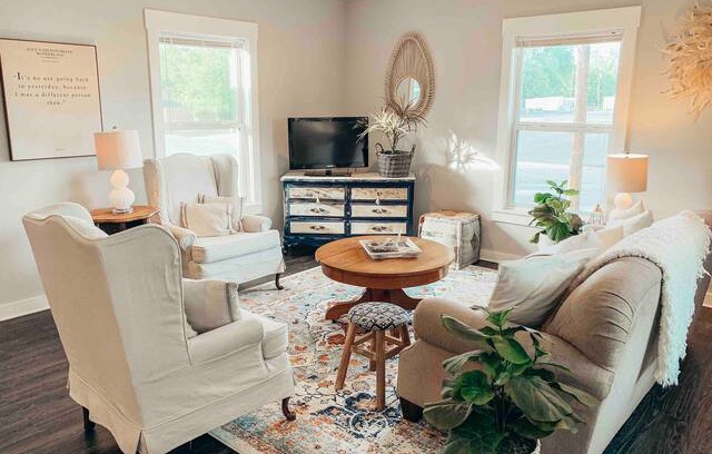 Brookview House | The Honey House 5 Minutes to Magnolia