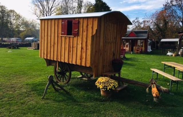 Zuzenhausen Other | Urige Übernachtung im Schäferwagen Falkenhorst
