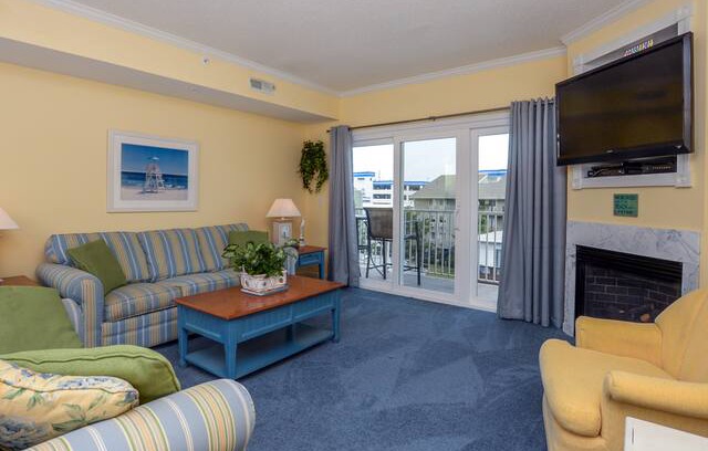 Little Salisbury Apartment | Island Cabana 303 - Ocean Block Condo w/ Partial Ocean View!