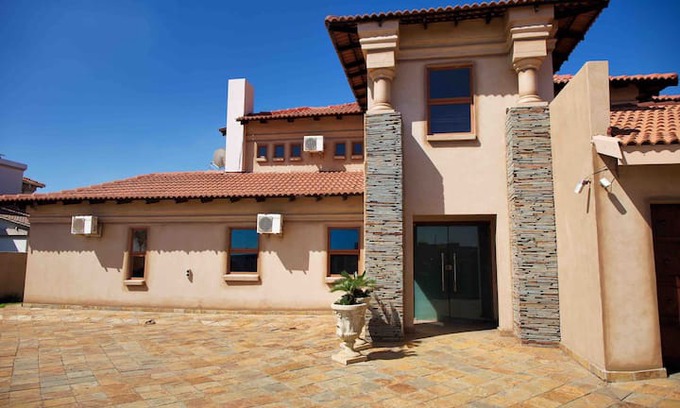 Middelburg House | 66 Pongola Street Aerorand Middilburg 1050