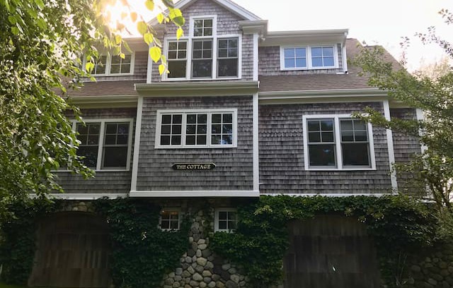 Chatham House | The Cottage on Bunny Lane (Private & Modern)