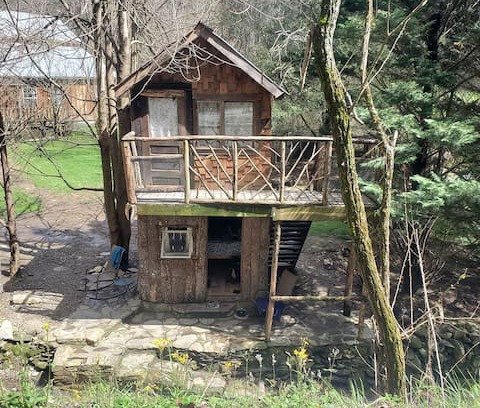 Hartford Other | Standing Bear Smoky Mountain Treehouse Upper