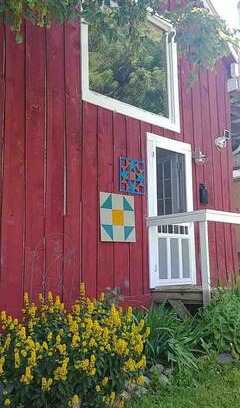 Eagle Bridge House | Rustic Corn Crib Retreat
