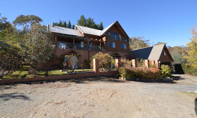 East Jindabyne House | Rimrock- 4 Bedroom House East Jindabyne