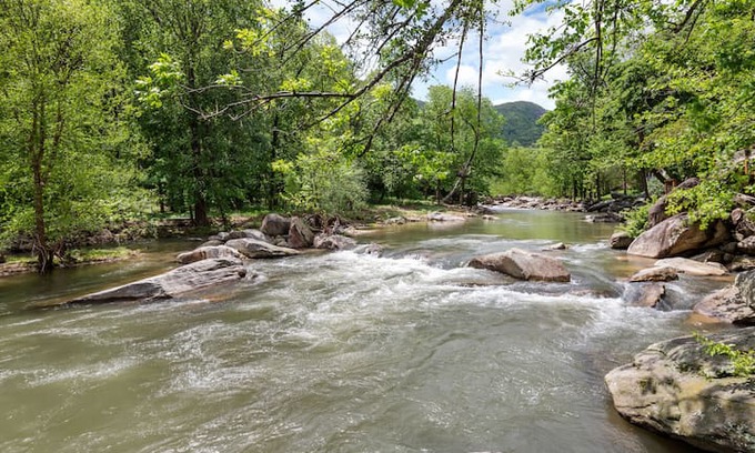 Chimney Rock Cabin | Cascading Falls - Mr Lake Lure Vacation Rentals
