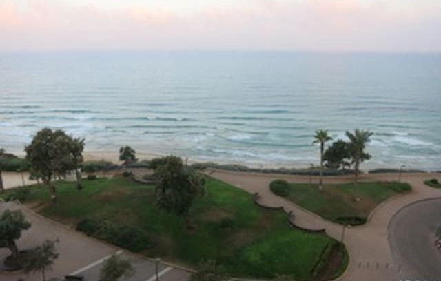 Netanya Apartment | ON THE BEACH - Nitza Blvd. 10 Netanya -
