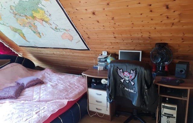 Anderten House | Großes Dachboden Zimmer (Offen & Zentral)