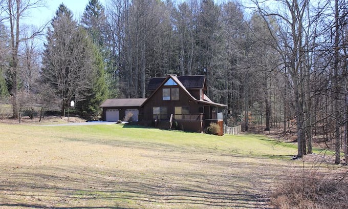 Fayetteville House | Sugar Creek Chalet