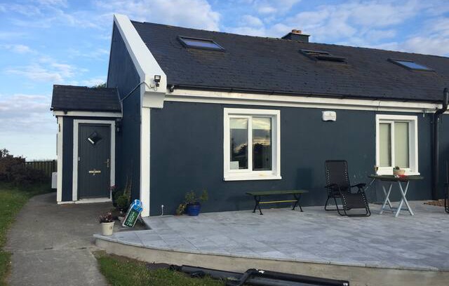 Howth Cabin | Seaside cliff walk Cottage