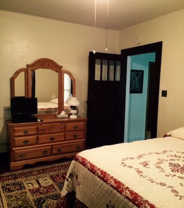 New Hampton House | Linn Ave Guesthouse, New Hampton IA