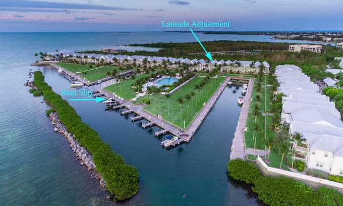 Marathon House | Latitude Adjustment WF Villa 3DTour Indigo Reef 33