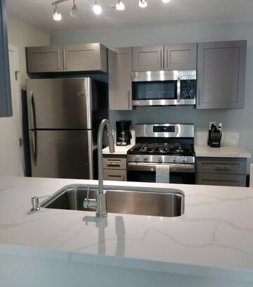 Seven Hills Apartment | Upscale Modern Condo in Gated Community @Henderson