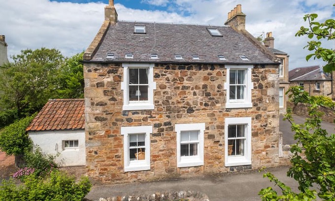 Earlsferry House | The Old Parsonage, Elie - Sleeps 9
