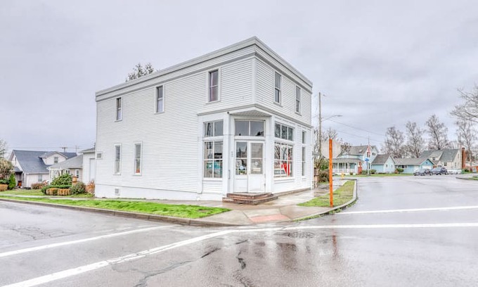 Mount Angel House | White Corner Inn