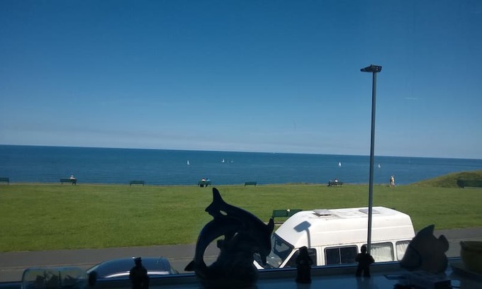 Whitby Bed & Breakfast | B&Beside the Seaside "Seascape" 3 course breakfast