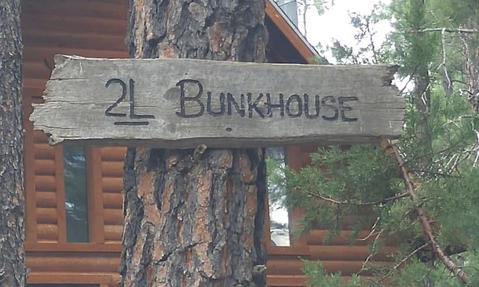 Payson Cabin | 2L Bar Bunkhouse