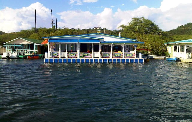 Costa House | Parguera Casa Colores on the water