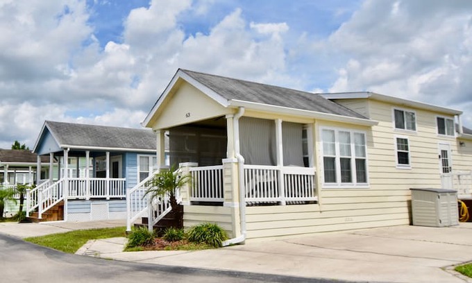 Kissimmee House | ZMZ Tiny House Living! Try it out while at Disney