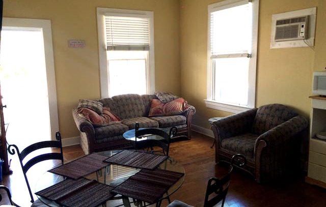 Downtown Apartment | Duval Balcony - Suite Mischief