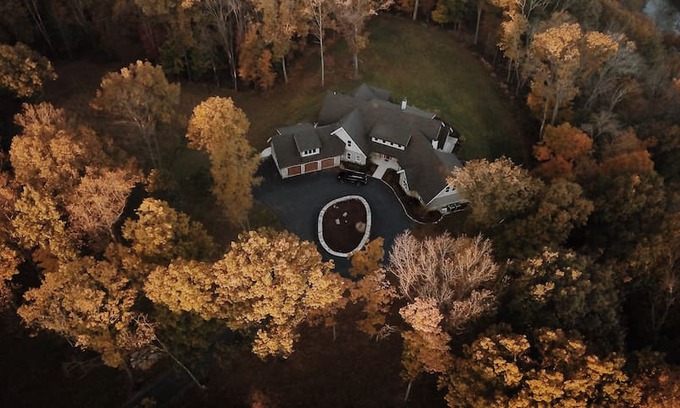 Lovettsville House | The Reverie: 70 acre Potomac Waterfront Retreat