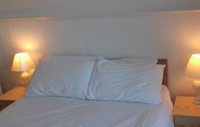 Weston-super-Mare Apartment | Apartment-Private Bathroom-Apt-2 2-bed 1-shwr 5-ppl