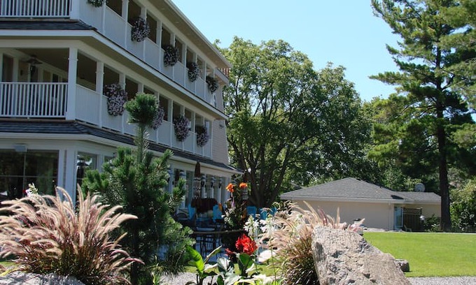 Port Severn Hotel | LakeHouse at Rawley Resort, Spa and Marina
