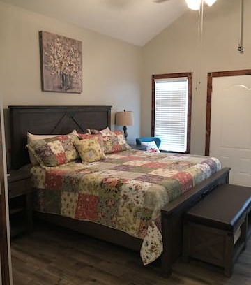Pawhuska Hotel | Prairie Cottage King Suite 1/2 block from PW Merc