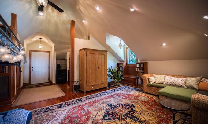 Charleston House | Charming Carriage House in Charleston, WV