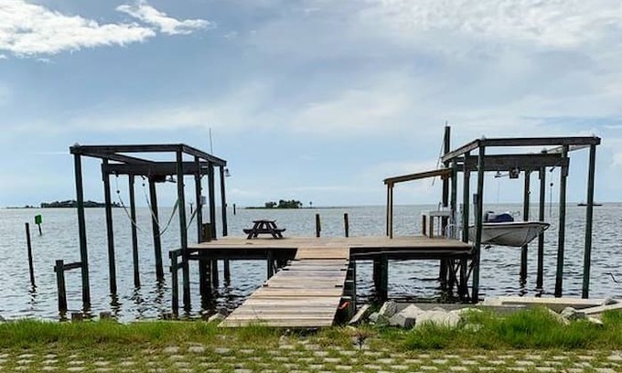 Horseshoe Beach House | Horseshoe Sanctuary - Gulf of Mexico Fishing Cabin