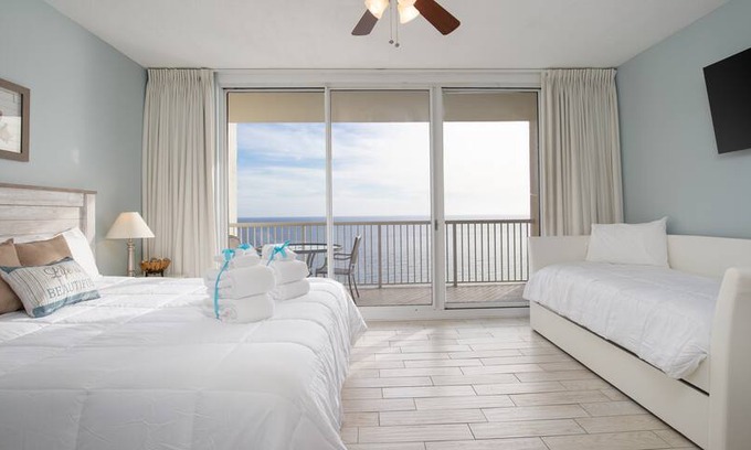 Long Beach House | Majestic Beach Resort 1-1912