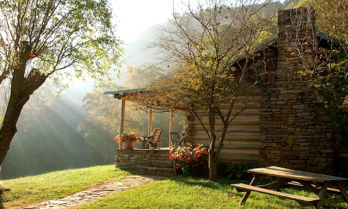 Lexington Cabin | Cabin on the River at the Bare Farm
